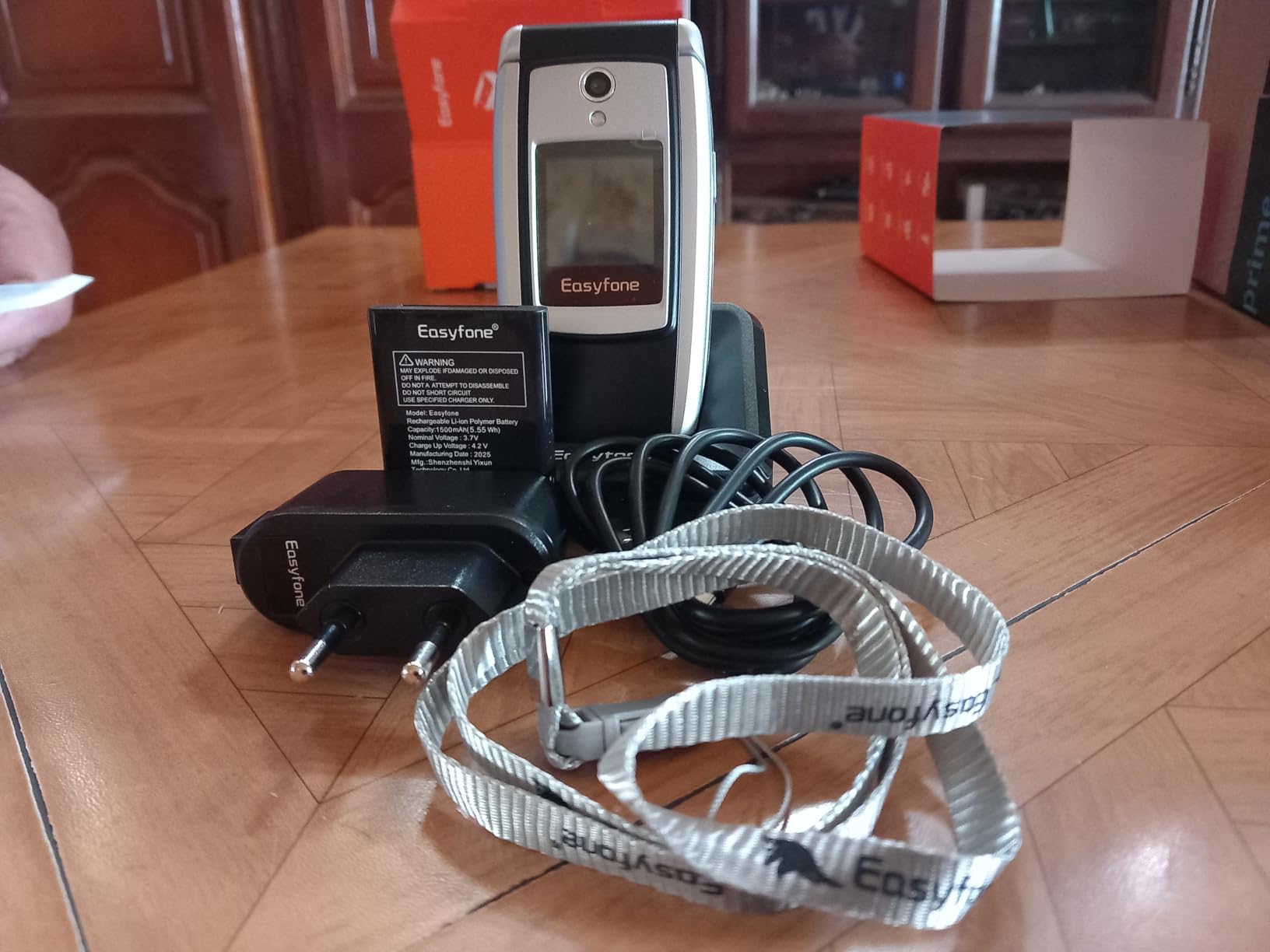 Easyfone T300 Klapphandy 4G schwarz mit Ladestation